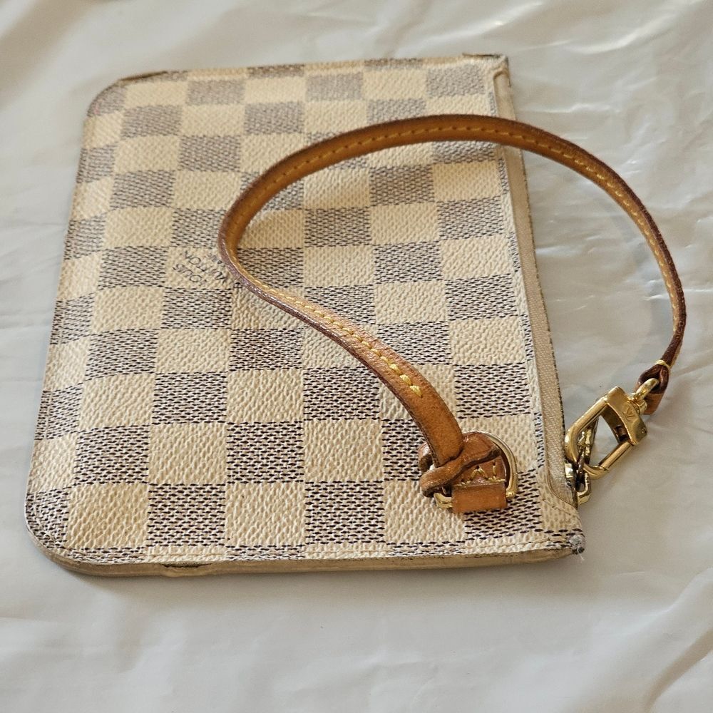Louis Vuitton leather Neverfull Pochette Damier Azur Small clutch Wristlet - Picture 2 of 16